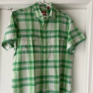 Izod Mens Short Sleeve Classic Fit Button-Down Shirt in Green